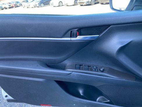 Used 2023 Toyota Camry SE image 18