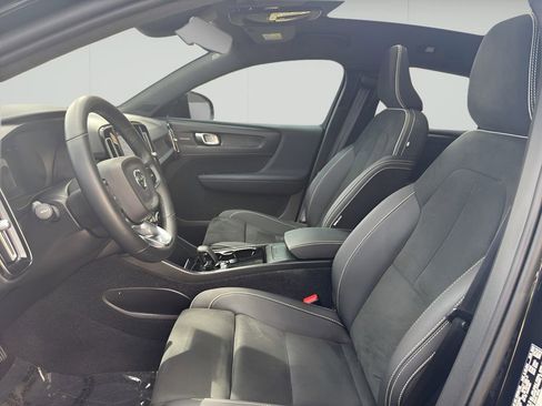 Used 2023 Volvo C40 P8 Recharge Ultimate image 11