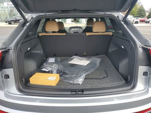 New 2026 Volkswagen Atlas Cross Sport SEL R-Line image 9