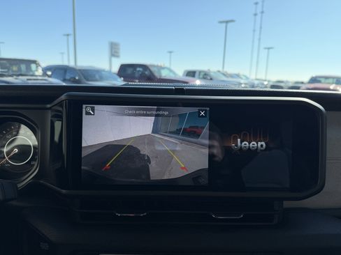 Used 2024 Jeep Gladiator Sport image 10