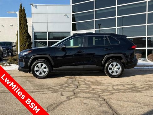Used 2021 Toyota RAV4 LE image 6