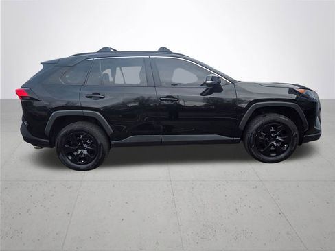 Used 2021 Toyota RAV4 LE image 5