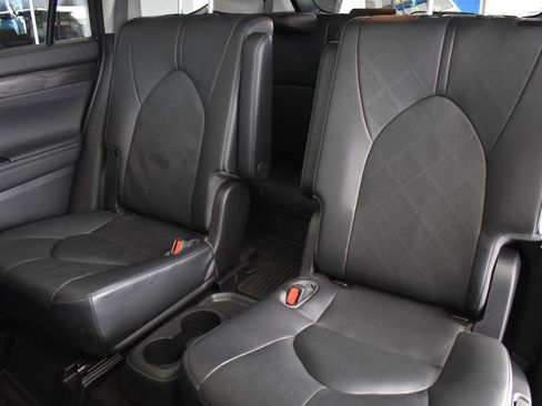 Used 2023 Toyota Highlander Platinum image 25