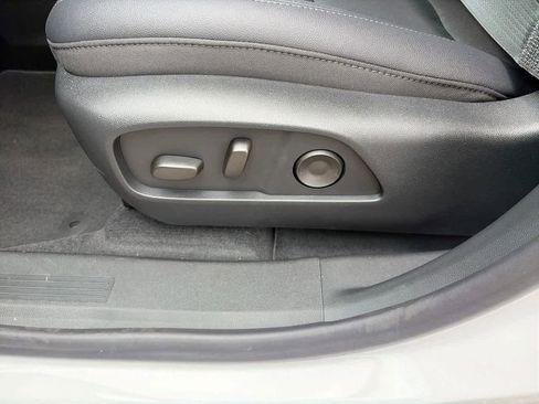 New 2026 Chevrolet Equinox LT w/ Convenience Package II FWD image 16