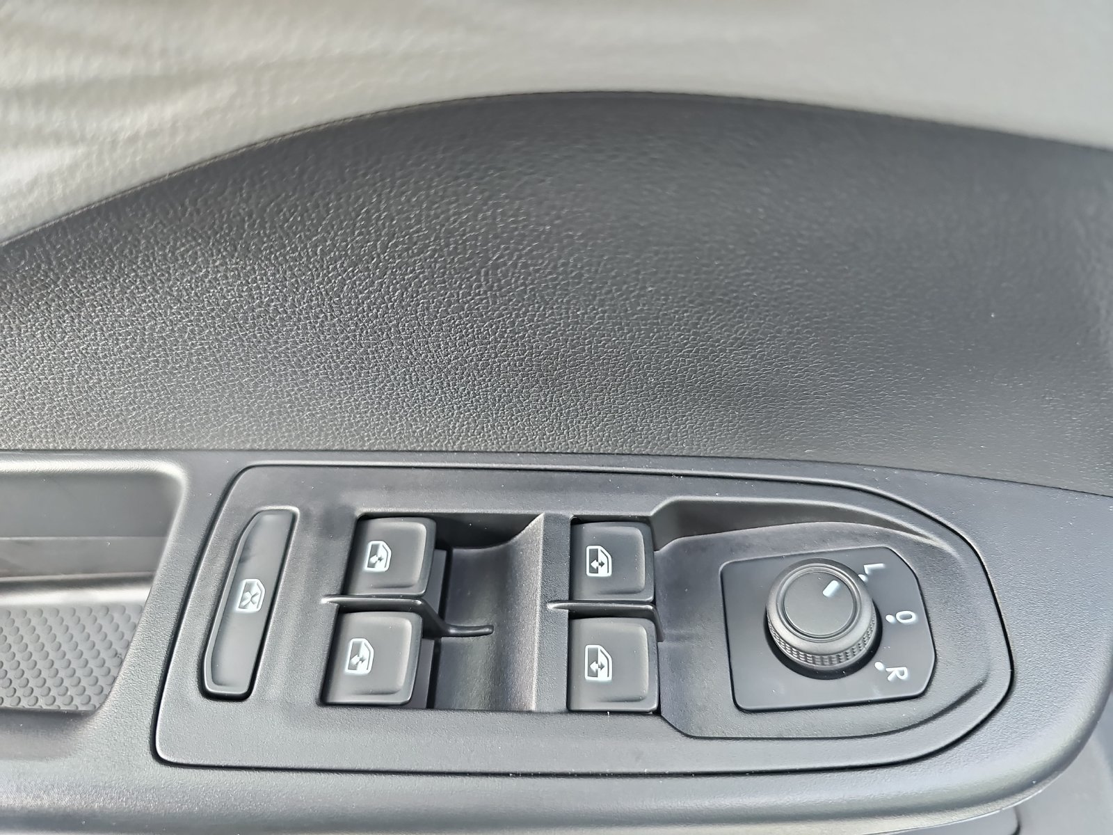 Used 2023 Volkswagen Taos S FWD image 25