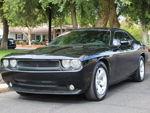 Used 2010 Dodge Challenger SE image 19