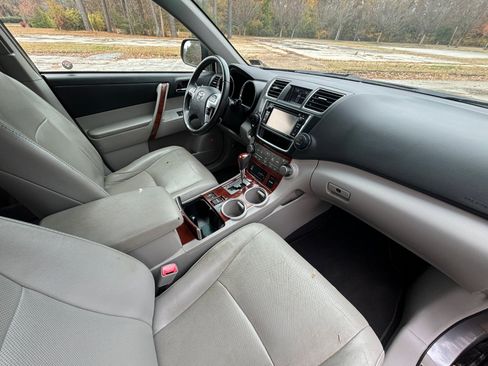 Used 2013 Toyota Highlander Limited image 17