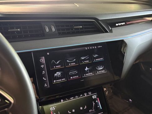 Used 2024 Audi Q8 e-tron Prestige w/ Prestige Package AWD/4WD image 27