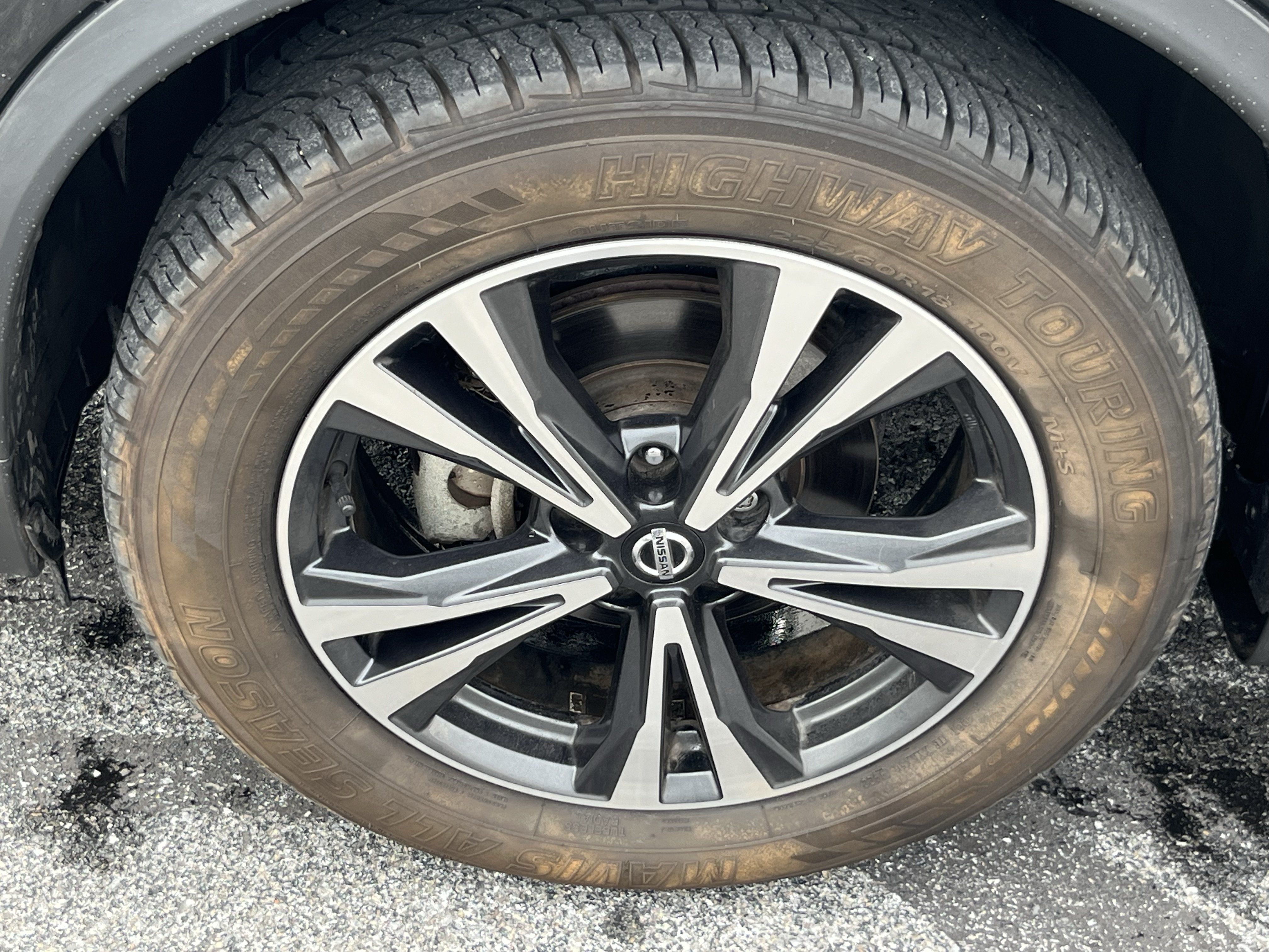Used 2019 Nissan Rogue SV w/ Premium Package AWD/4WD image 14