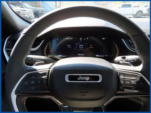 Certified 2023 Jeep Grand Cherokee Altitude AWD/4WD image 15