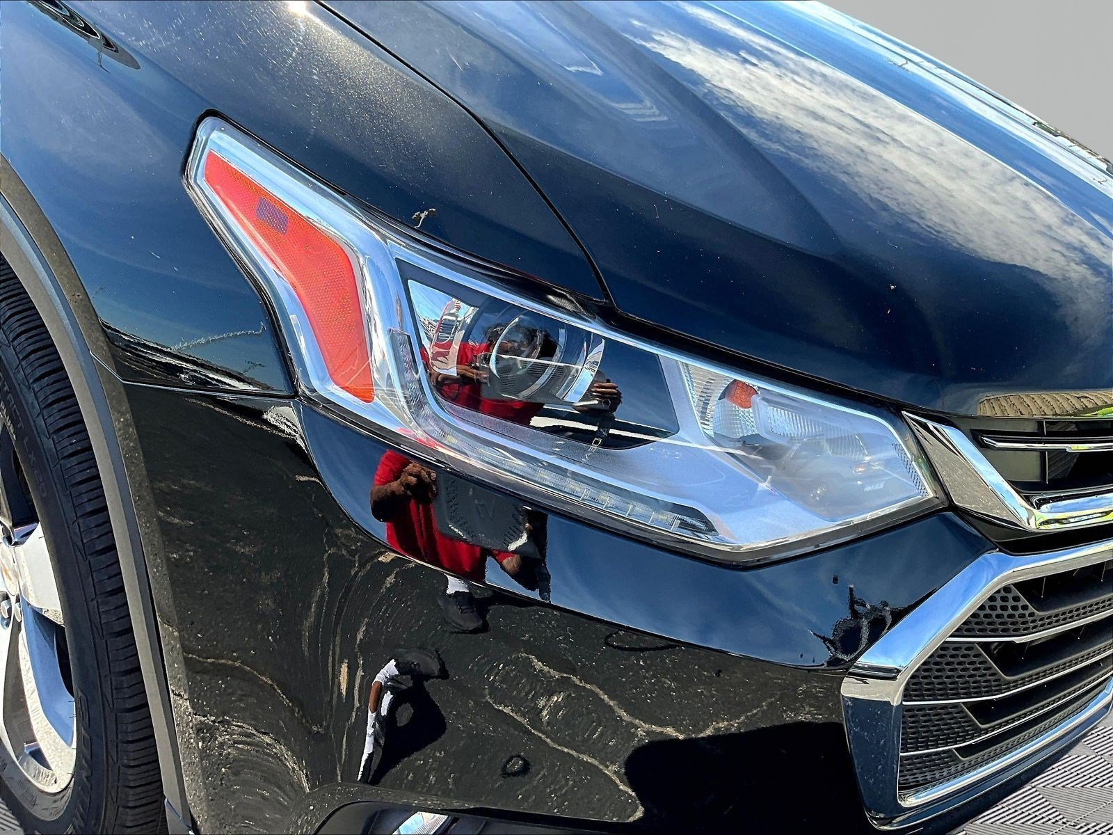 Used 2020 Chevrolet Traverse LT w/ LT Premium Package FWD image 32