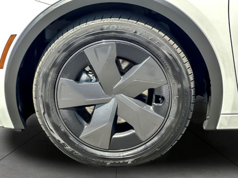 Used 2024 Toyota Prius LE image 24