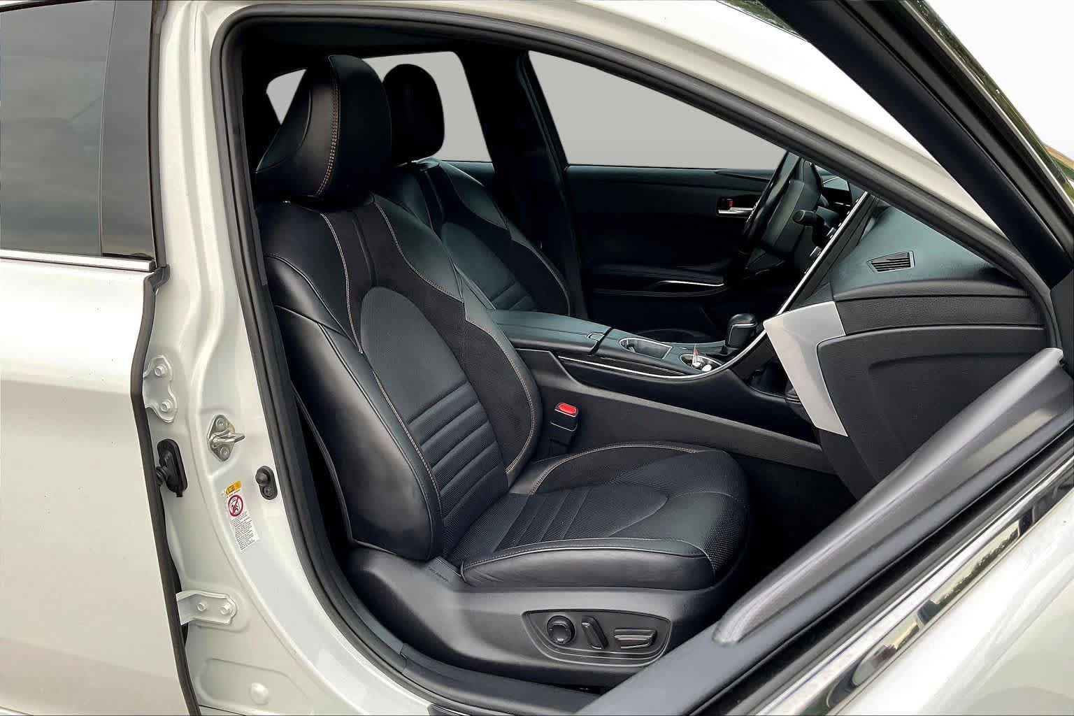 Used 2019 Toyota Avalon Touring FWD image 9