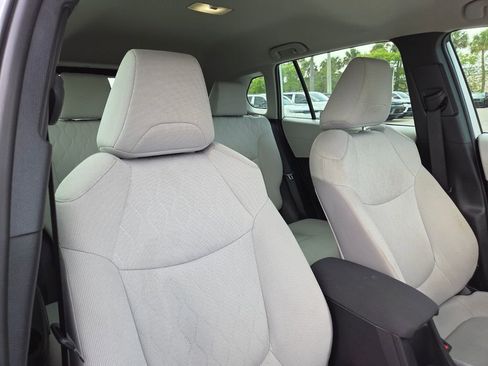 Used 2025 Toyota Corolla Cross L FWD image 15