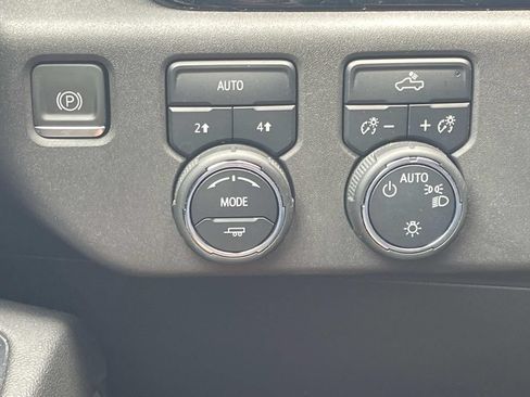 Used 2023 Chevrolet Silverado 1500 LT AWD/4WD image 28