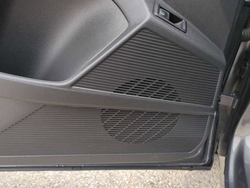 Used 2024 Volkswagen Taos SE image 23