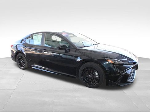 Certified 2025 Toyota Camry SE FWD image 18