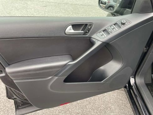 Used 2016 Volkswagen Tiguan SE image 14