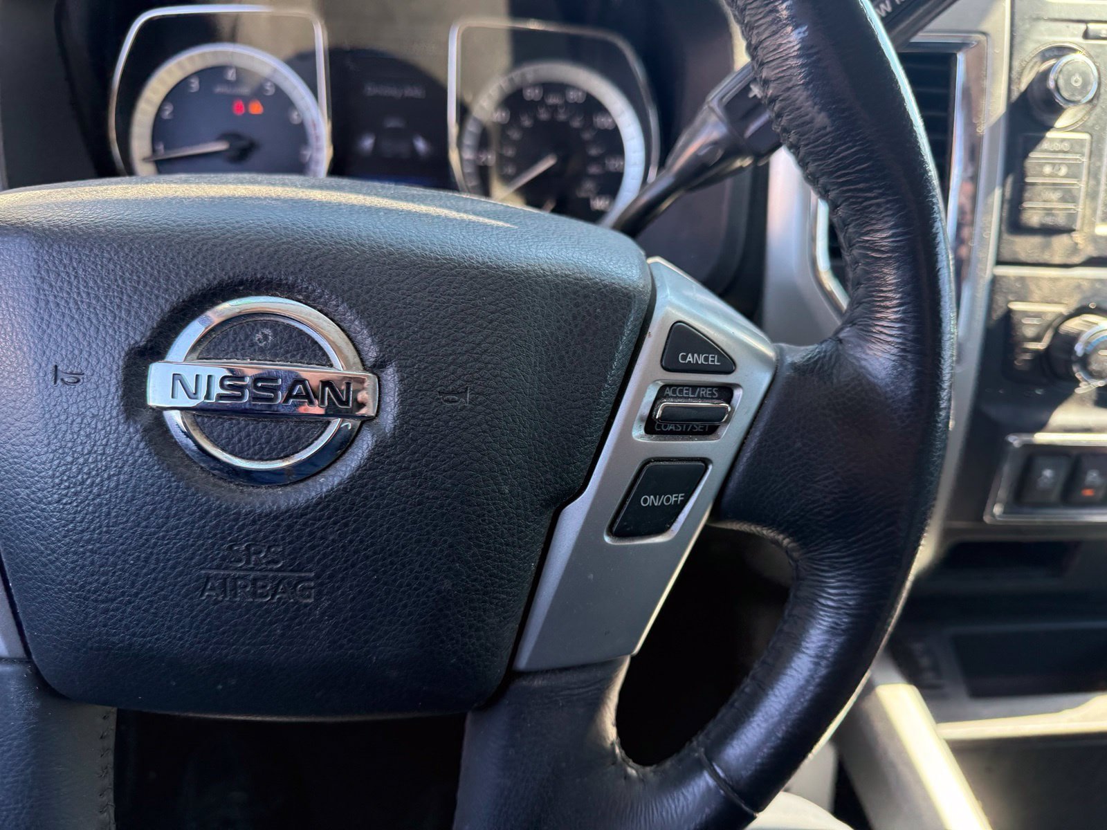 Used 2019 Nissan Titan SV w/ SV Convenience Package RWD image 20