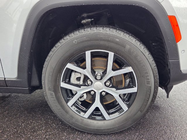 Used 2025 Jeep Grand Cherokee L Limited w/ Luxury Tech Group II AWD/4WD image 9
