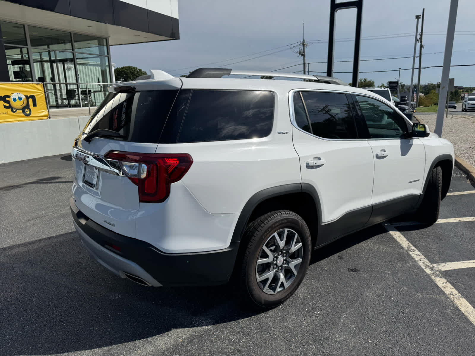 Used 2023 GMC Acadia SLT AWD/4WD image 7