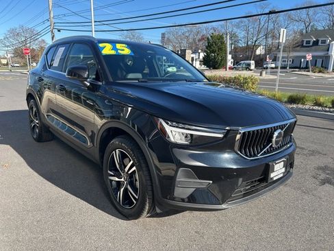 Certified 2025 Volvo XC40 B5 Core image 6