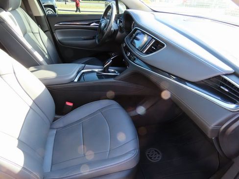 Used 2020 Buick Enclave Essence w/ Sport Touring Edition image 10