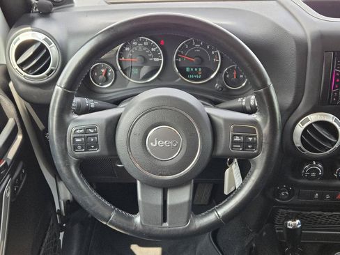 Used 2012 Jeep Wrangler Unlimited Sahara w/ Connectivity Group AWD/4WD image 18