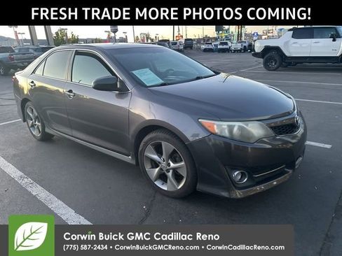 Used 2014 Toyota Camry SE w/ Moonroof Package image 6