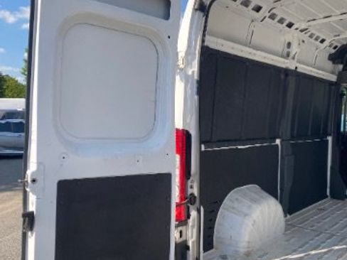Used 2025 RAM ProMaster 2500 w/ Convenience Group FWD image 9