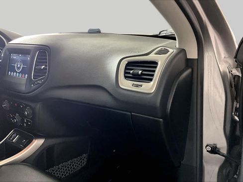 Used 2021 Jeep Compass Latitude FWD image 17