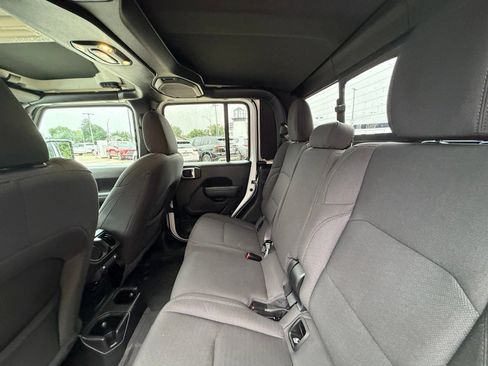 Used 2022 Jeep Gladiator Sport AWD/4WD image 5