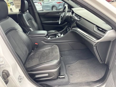 Used 2023 Jeep Grand Cherokee Altitude AWD/4WD image 34