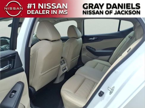 Used 2023 Nissan Maxima Platinum w/ Sport Mat Group FWD image 27