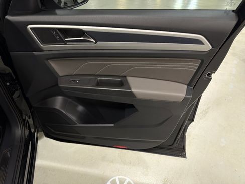 Certified 2023 Volkswagen Atlas Cross Sport SEL R-Line AWD/4WD image 38