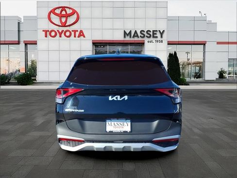 Used 2024 Kia Sportage EX image 4