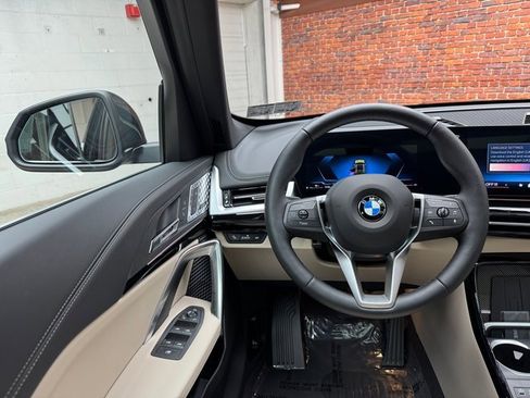 Used 2025 BMW X1 xDrive28i w/ Premium Package image 13