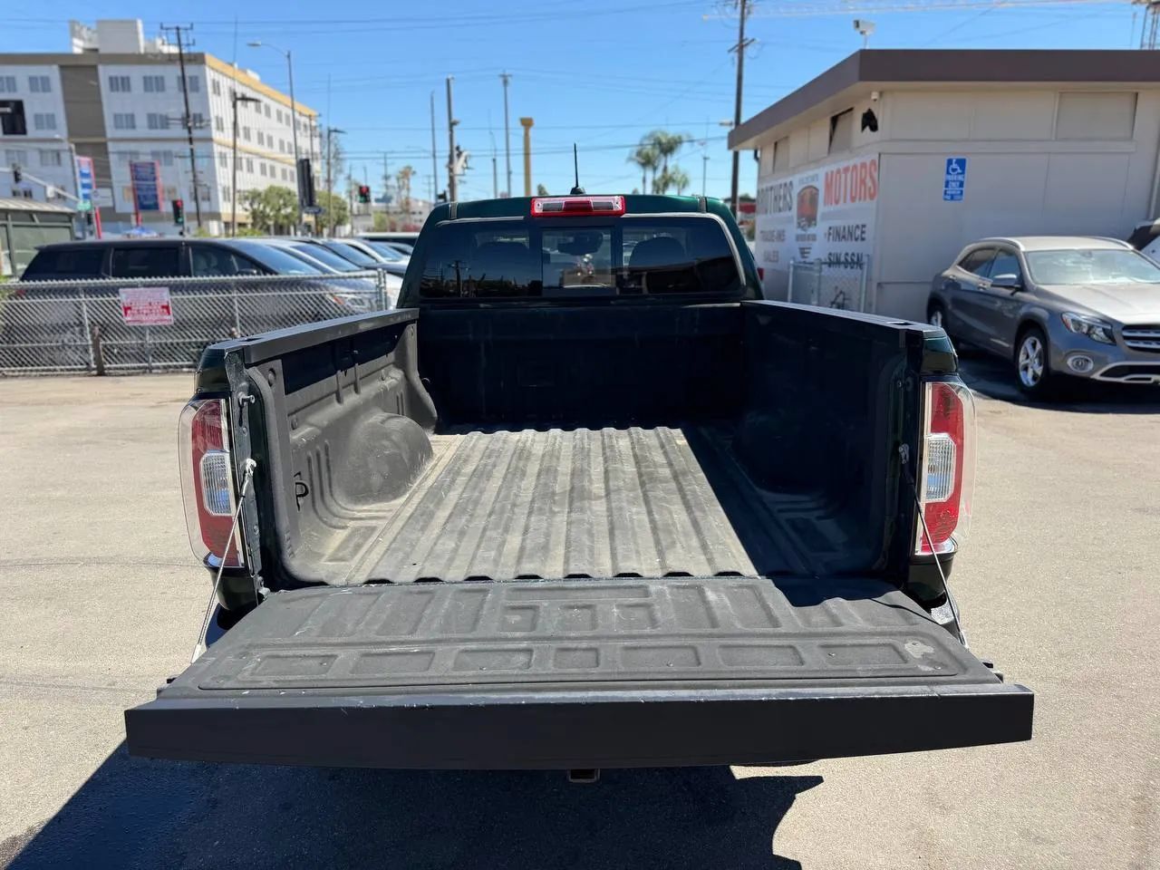 Used 2016 GMC Canyon SLT w/ LPO, Gearon Bar Package RWD image 26