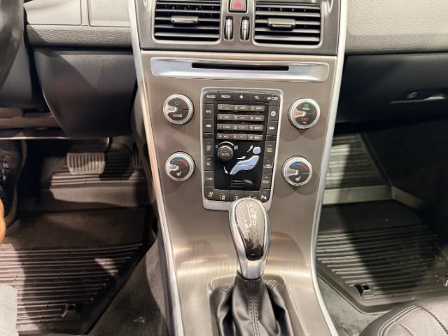Used 2015 Volvo XC60 T6 Platinum FWD image 33
