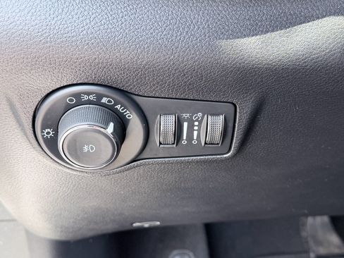 Used 2022 Jeep Compass Limited image 11