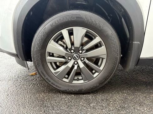 Used 2024 Nissan Pathfinder S image 9