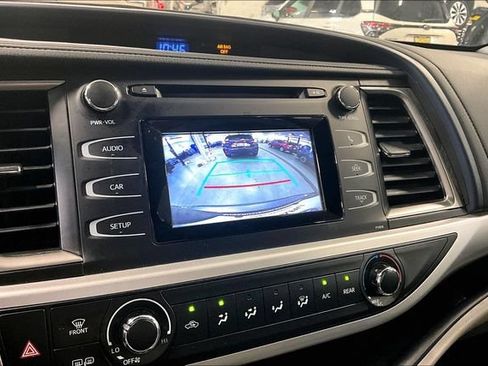 Used 2019 Toyota Highlander LE AWD/4WD image 21