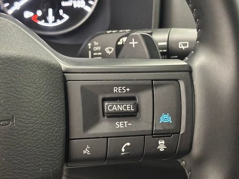 Used 2025 Nissan Rogue SV AWD/4WD image 22