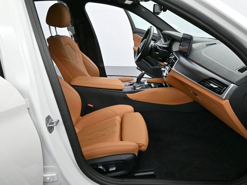 Used 2023 BMW 540i w/ M Sport Package image 32