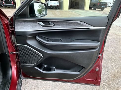 Certified 2022 Jeep Grand Cherokee Limited w/ MOPAR Finishing Package image 17