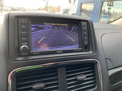 Used 2019 Dodge Grand Caravan SE w/ UConnect Hands-Free Group FWD image 13