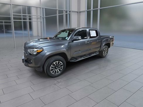 Used 2023 Toyota Tacoma TRD Sport AWD/4WD image 4