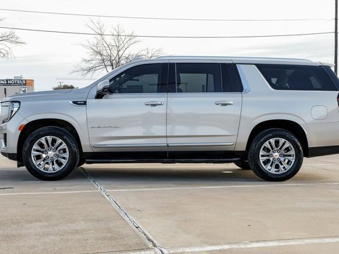 Used 2021 GMC Yukon XL Denali image 12