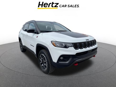 Used 2025 Jeep Compass Trailhawk image 1