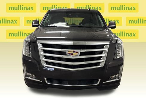 Used 2018 Cadillac Escalade Premium Luxury RWD image 6